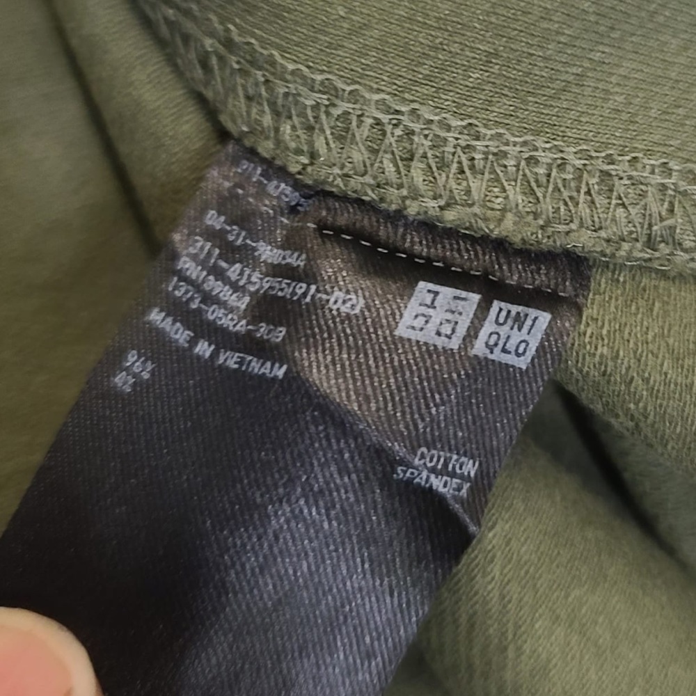 Uniqlo sweater - Picture 8 of 9